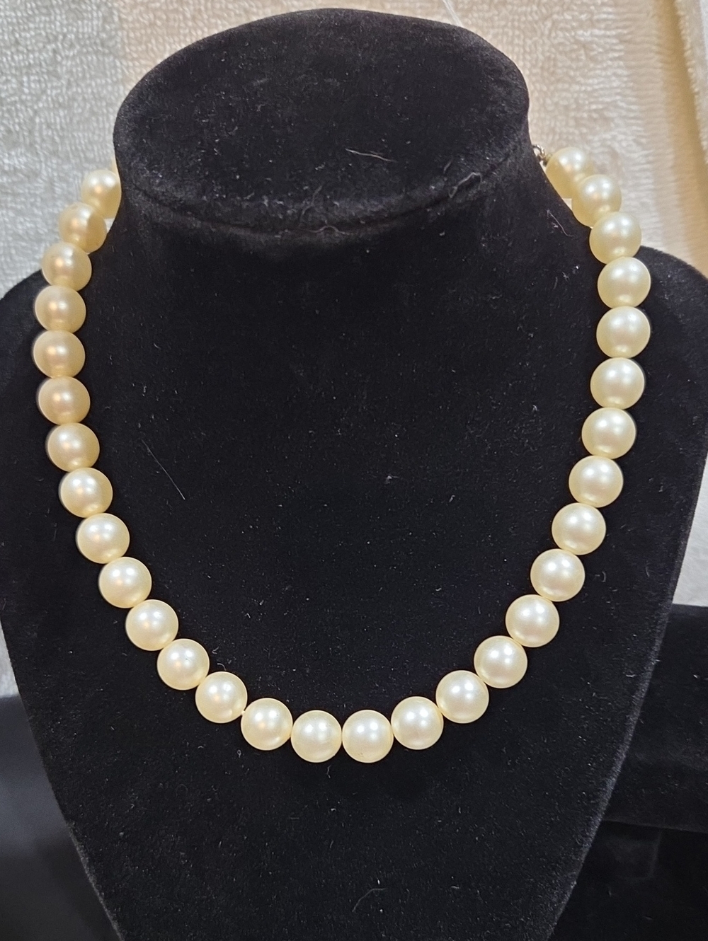 VINTAGE FAUX PEARL CHOKER NECKLACE